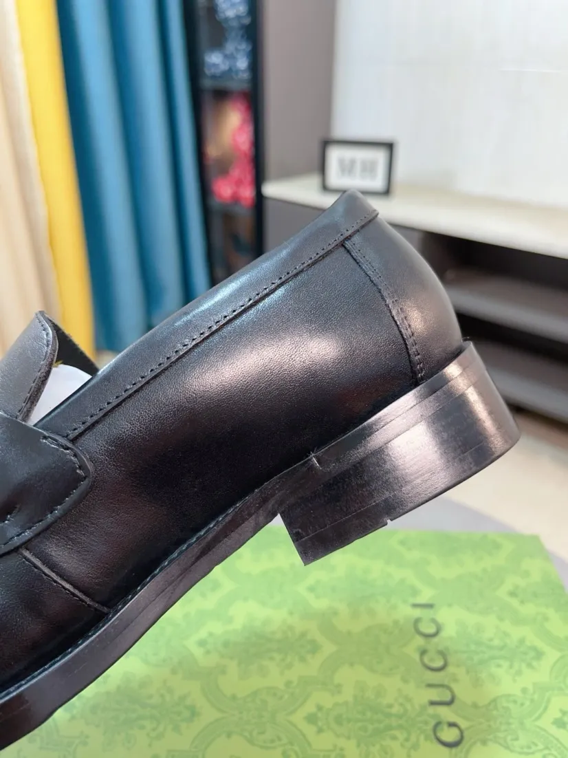 Factory price 500🌹🌹 [GUCCI Gucci] A new style of formal men's leather shoes is coming~ The original quality upper is made of cowhide imported from Italy + soft and delicate leather, comfortable and soft first-layer cowhide lining, rubber wear-resistant outsole, the shoe shape is dignified and domineering, and the luxury charm cannot be concealed! The natural and free nouveau riche leads the trend. Code number: 38-44